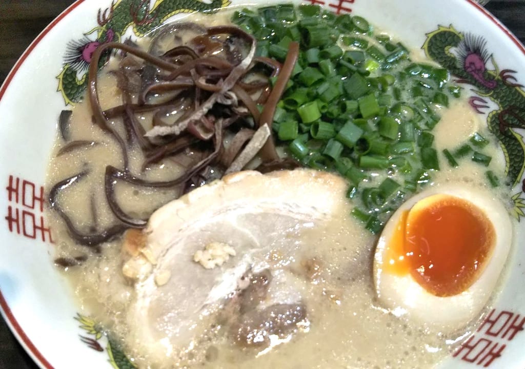 濃厚豚骨ラーメンだるま一家