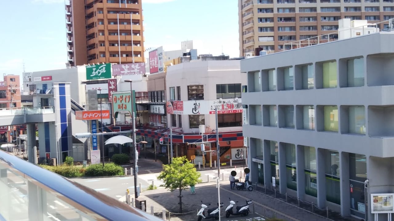 JR阪和線和泉府中駅前