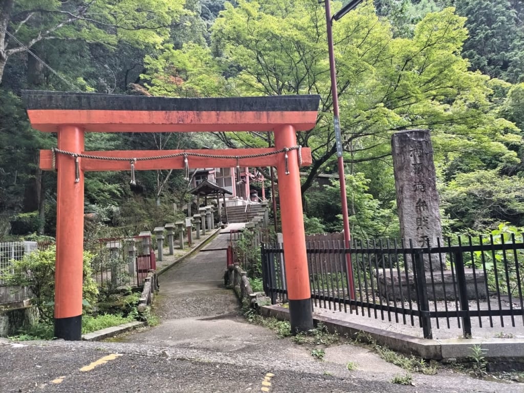 満願の滝弁財天