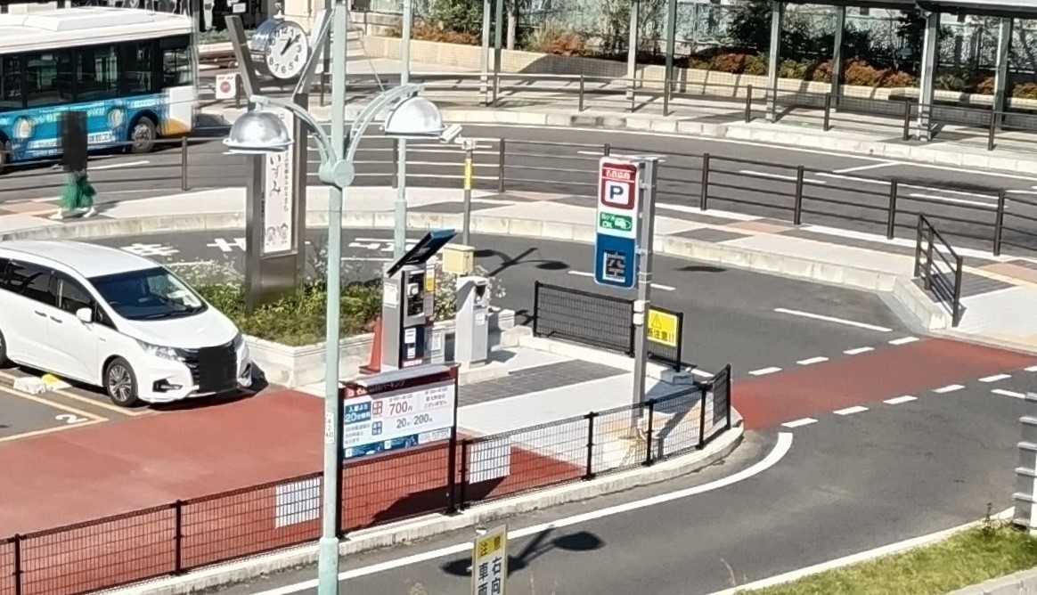 和泉中央駅前駐車場