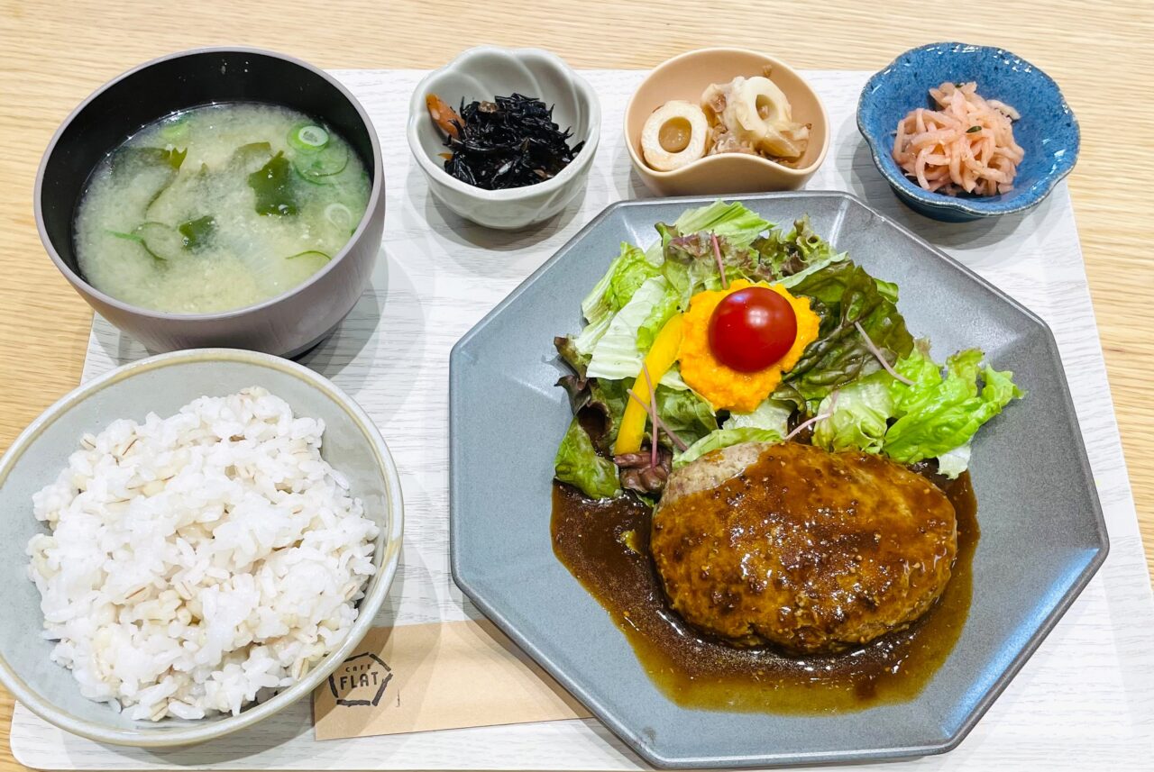 flat ハンバーグランチ