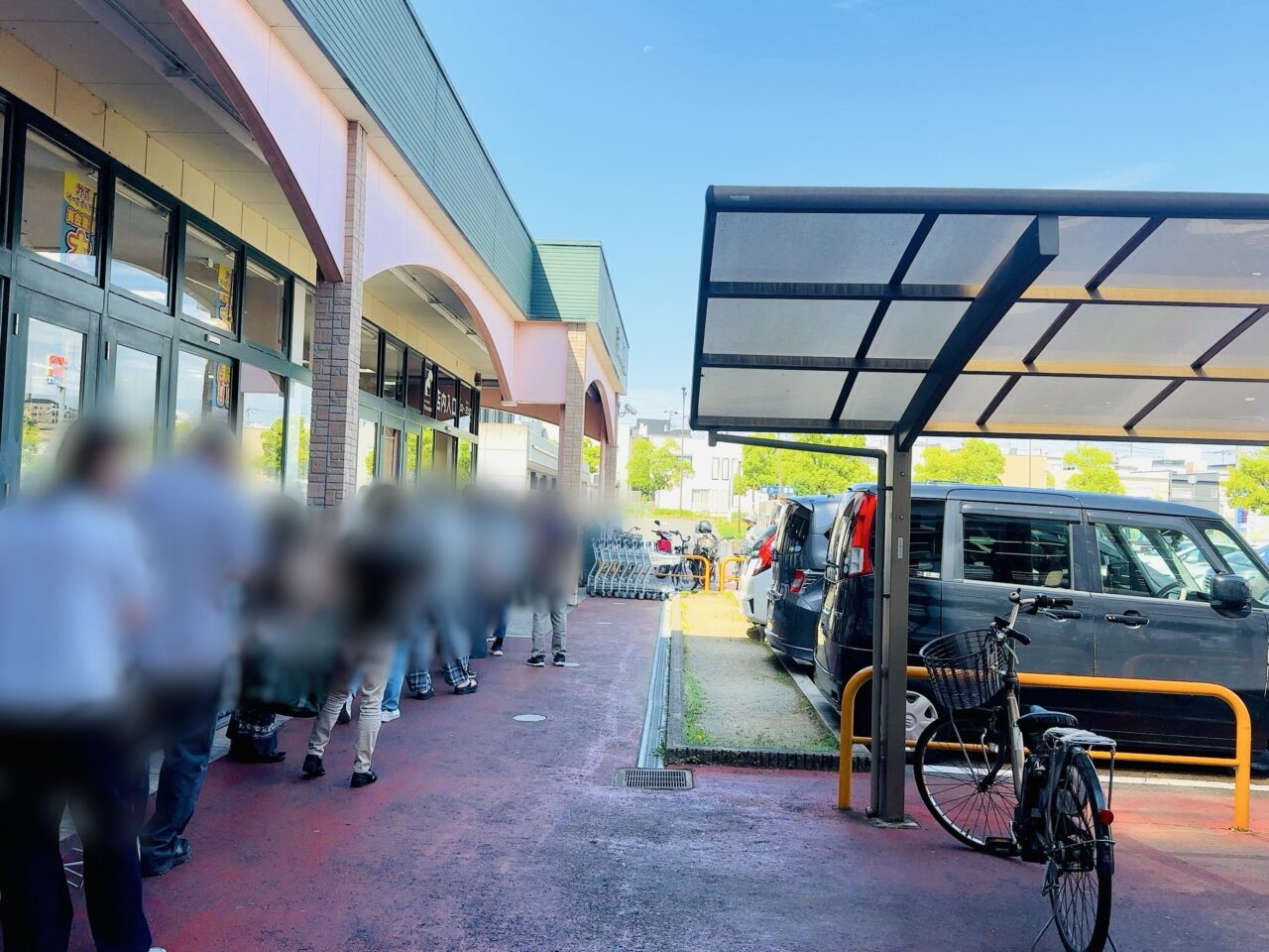 備蓄米販売初日の行列