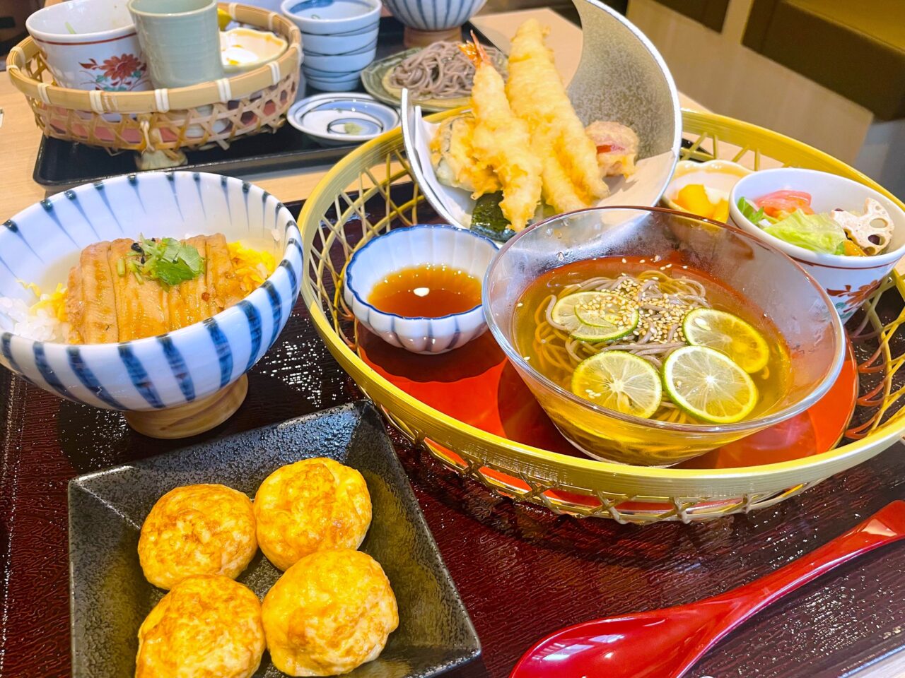 玉子焼と煮穴子丼　季節の天ぷら御膳