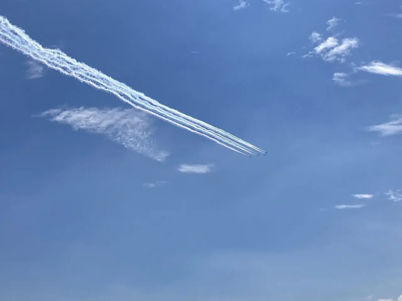 ブルーインパルス飛行イメージ