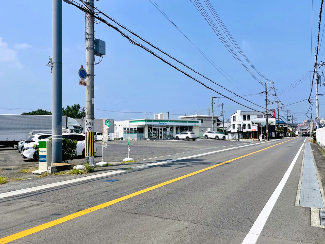 国道480号線沿いにあるファミリーマート 和泉室堂町店