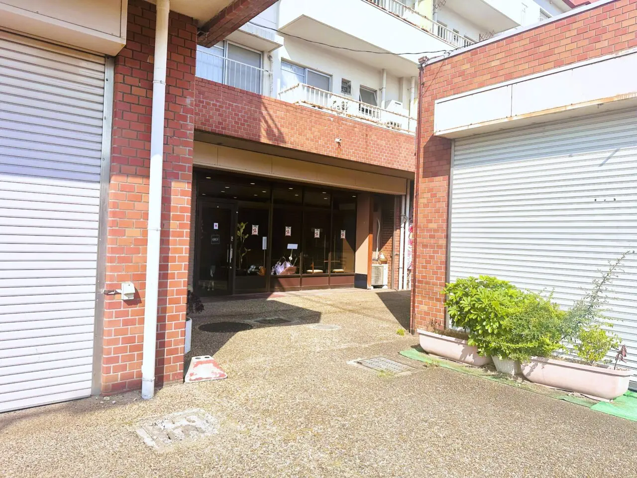 住宅街にひっそり佇む隠れ家的コーヒー専門弥栄珈琲