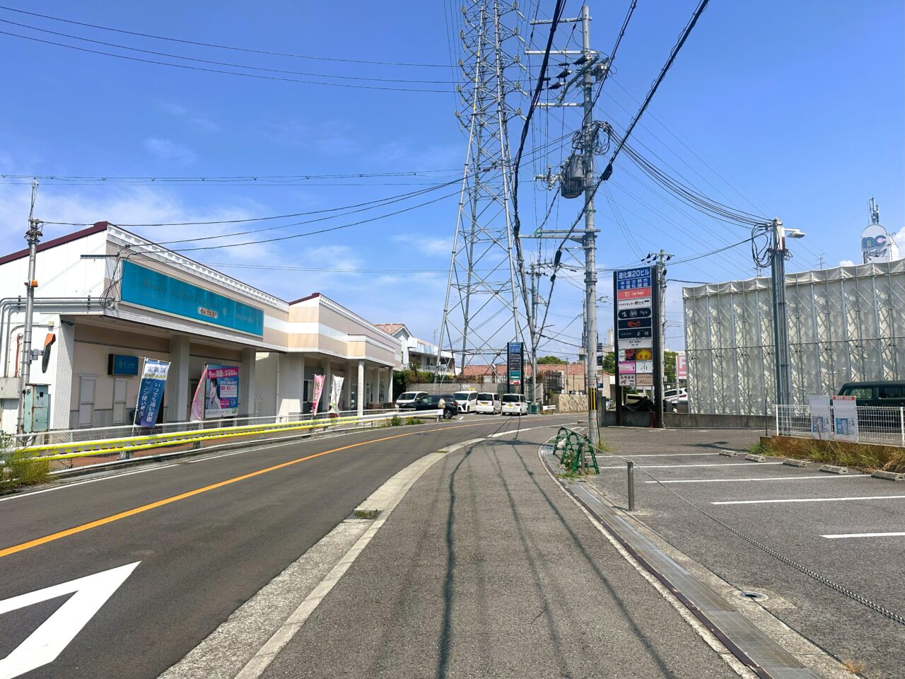 光明池車庫の裏手の道路