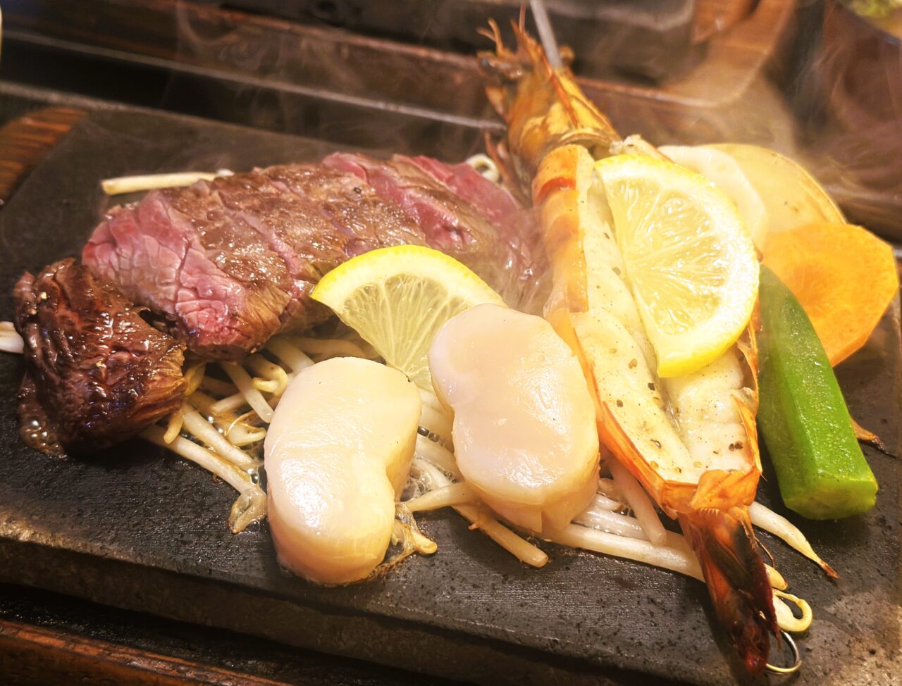 看板メニューの「えん家ステーキ」