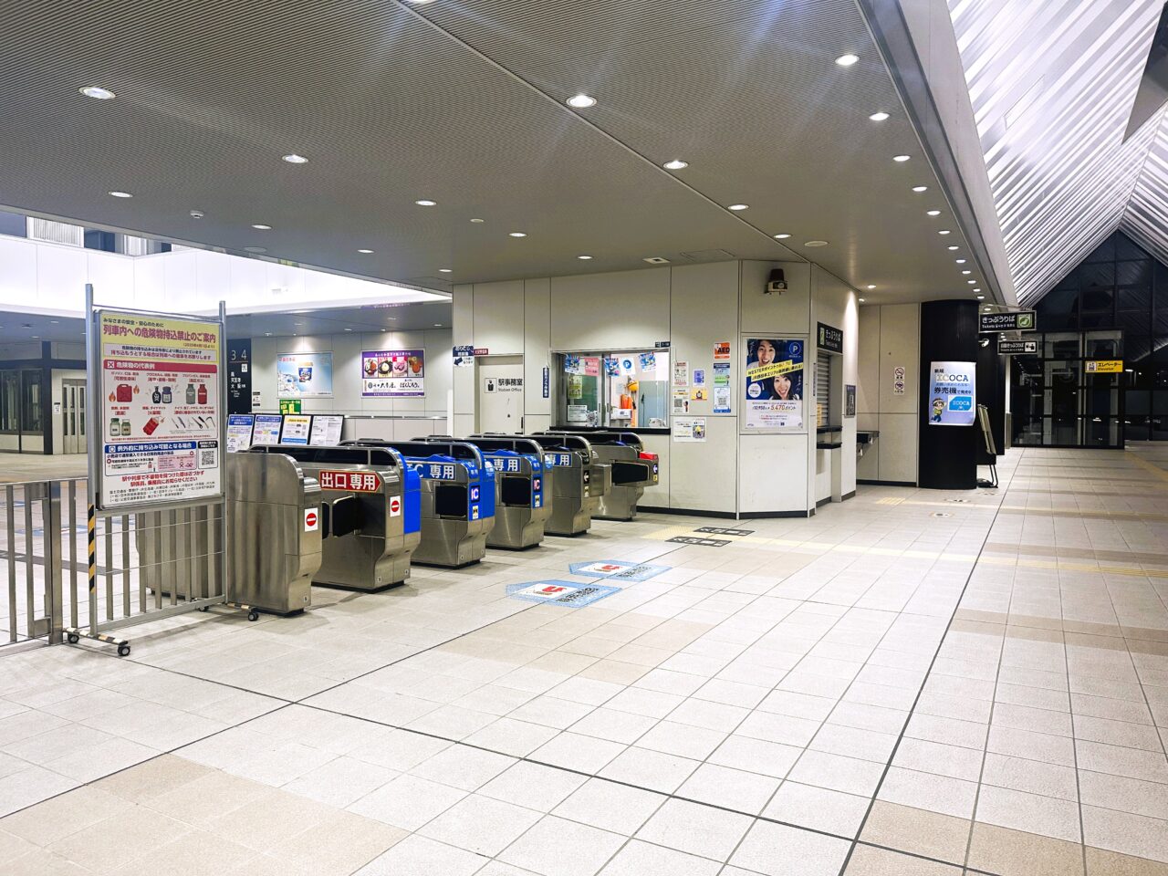 JR和泉府中駅改札