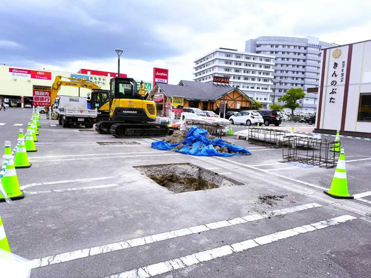 きんのぶた前駐車場