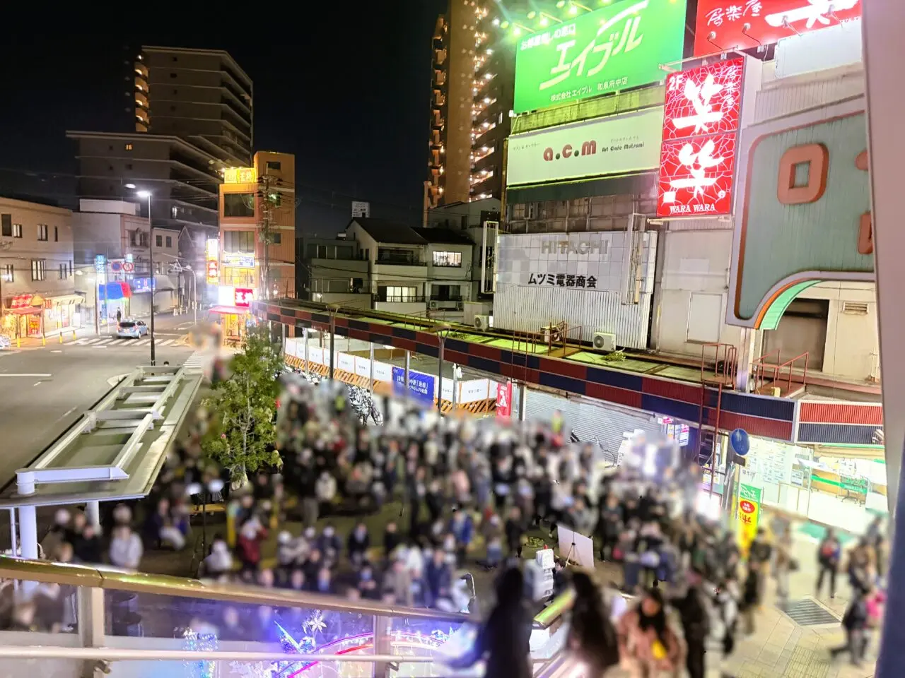 たくさんの人が見守った点灯式