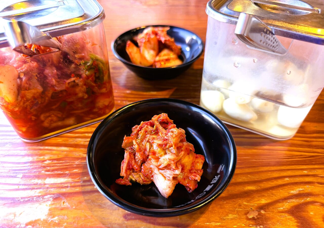 河童ラーメンのキムチ食べ放題