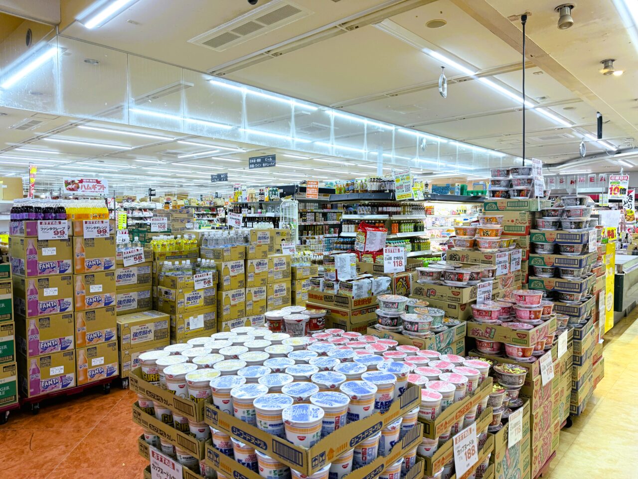 スーパーサンエー店内