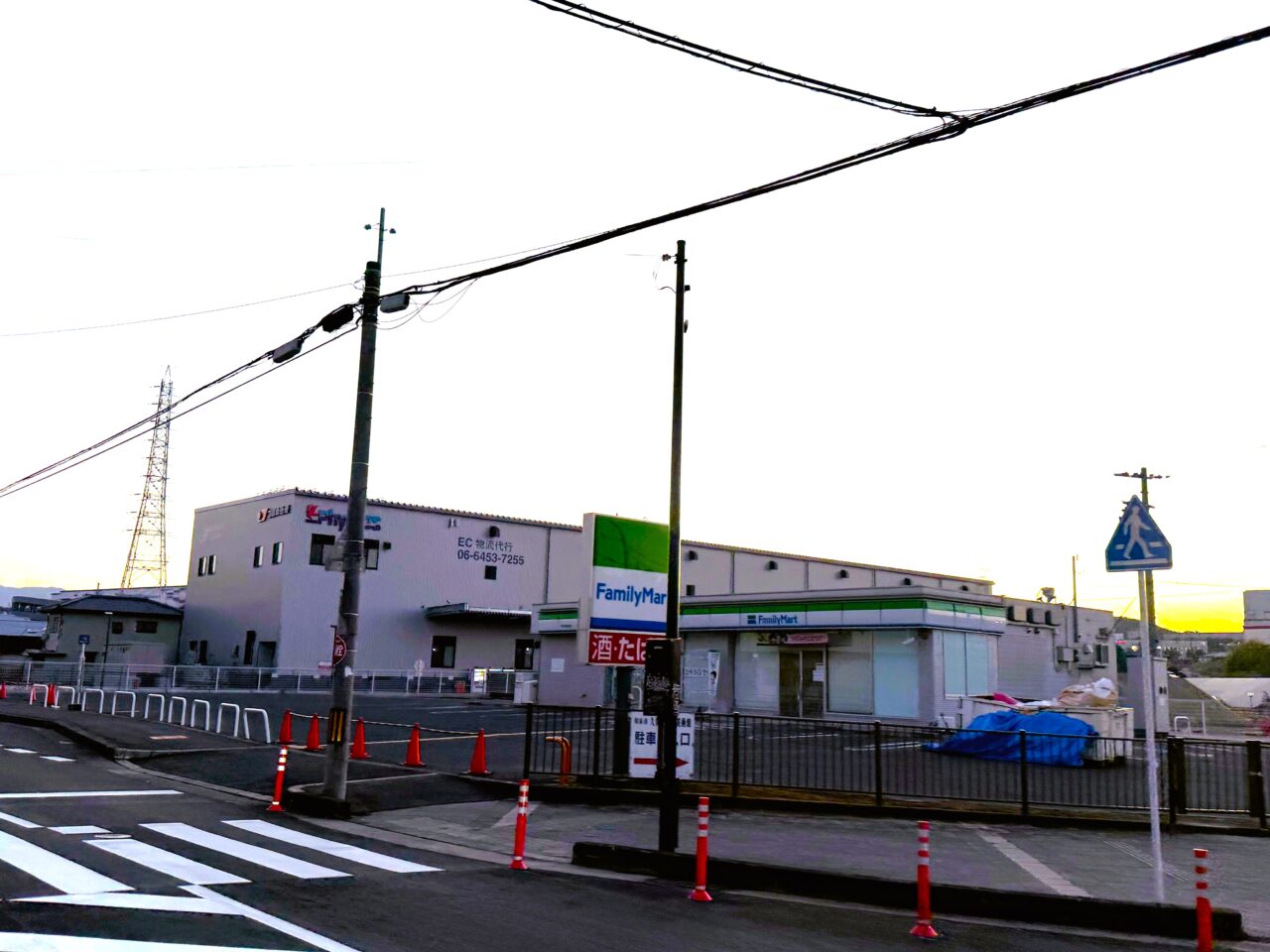 ファミリーマート 和泉内田町店がリニューアル工事中