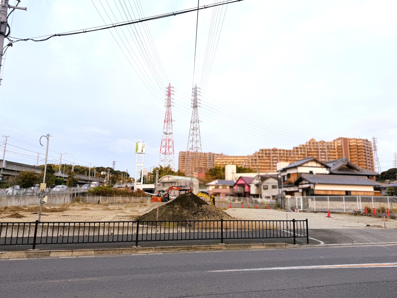 お宝家跡地工事現場