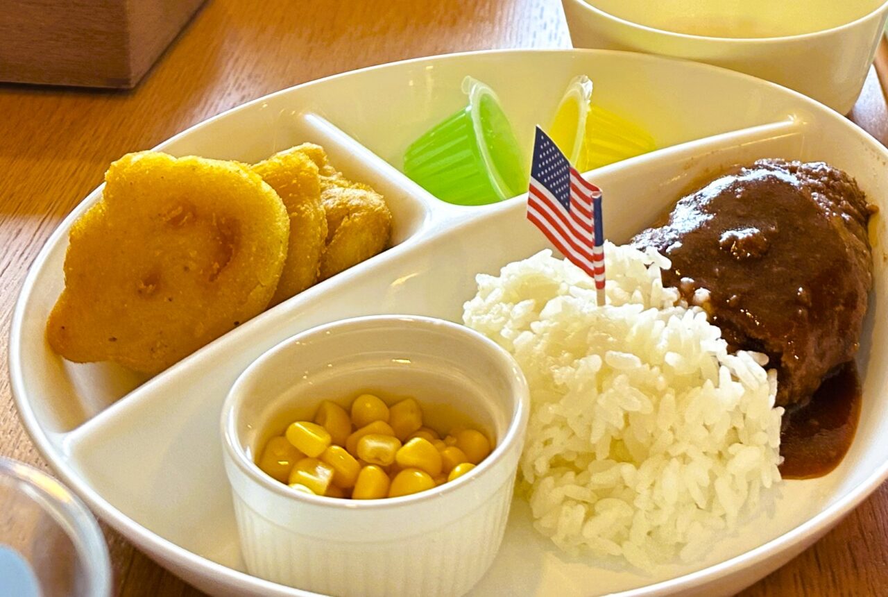 お子様ランチのハンバーグ