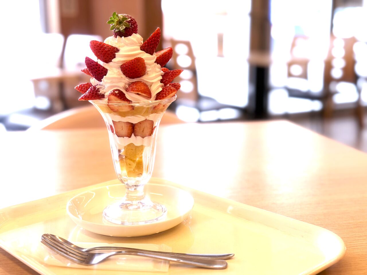 つむぎ 期間限定 いちごパフェ