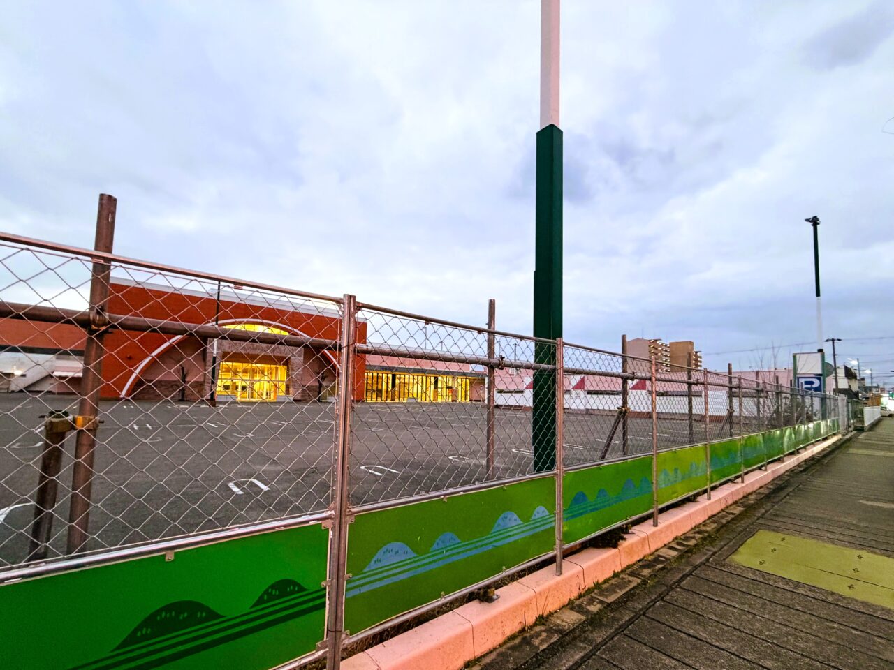 寺田町のダイエー和泉店跡地