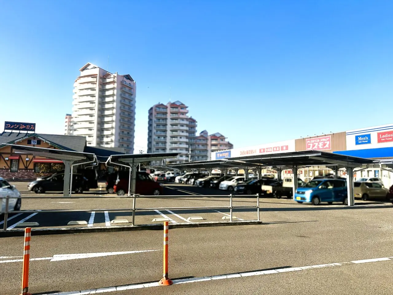 和泉中央駅近くの共同駐車場についた太陽光パネル