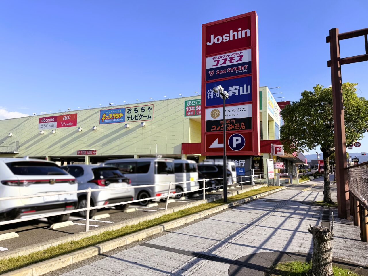 ジョーシン・コスモス・青山・コメダ駐車場