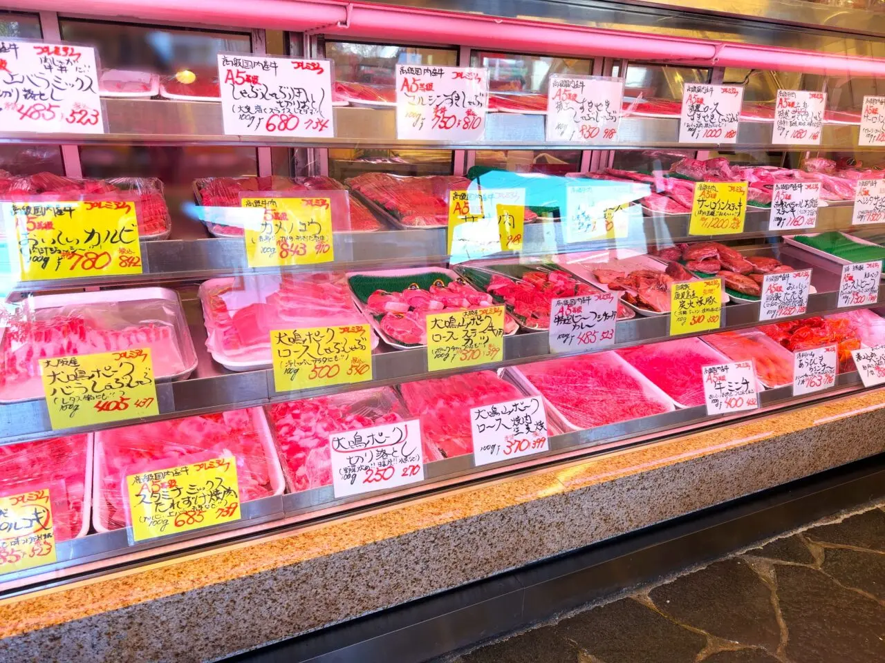 特選和牛 丸和精肉店 ショーケース