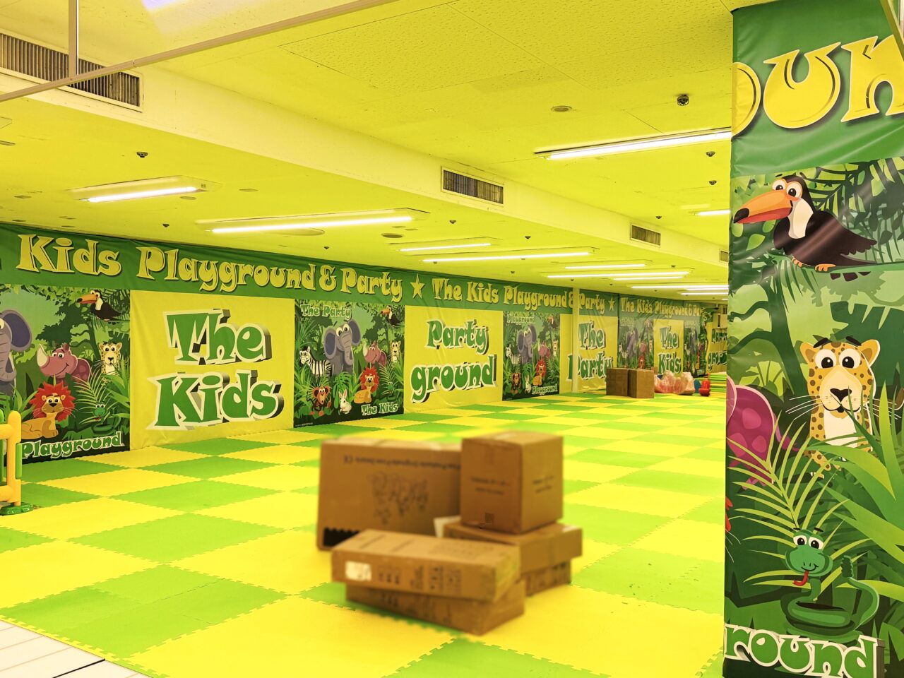 着々と準備が進む屋内型遊び場The Kids