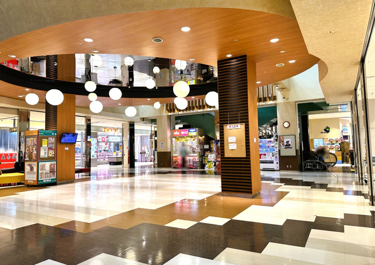 エコールいずみ本館1Fセントラルコート