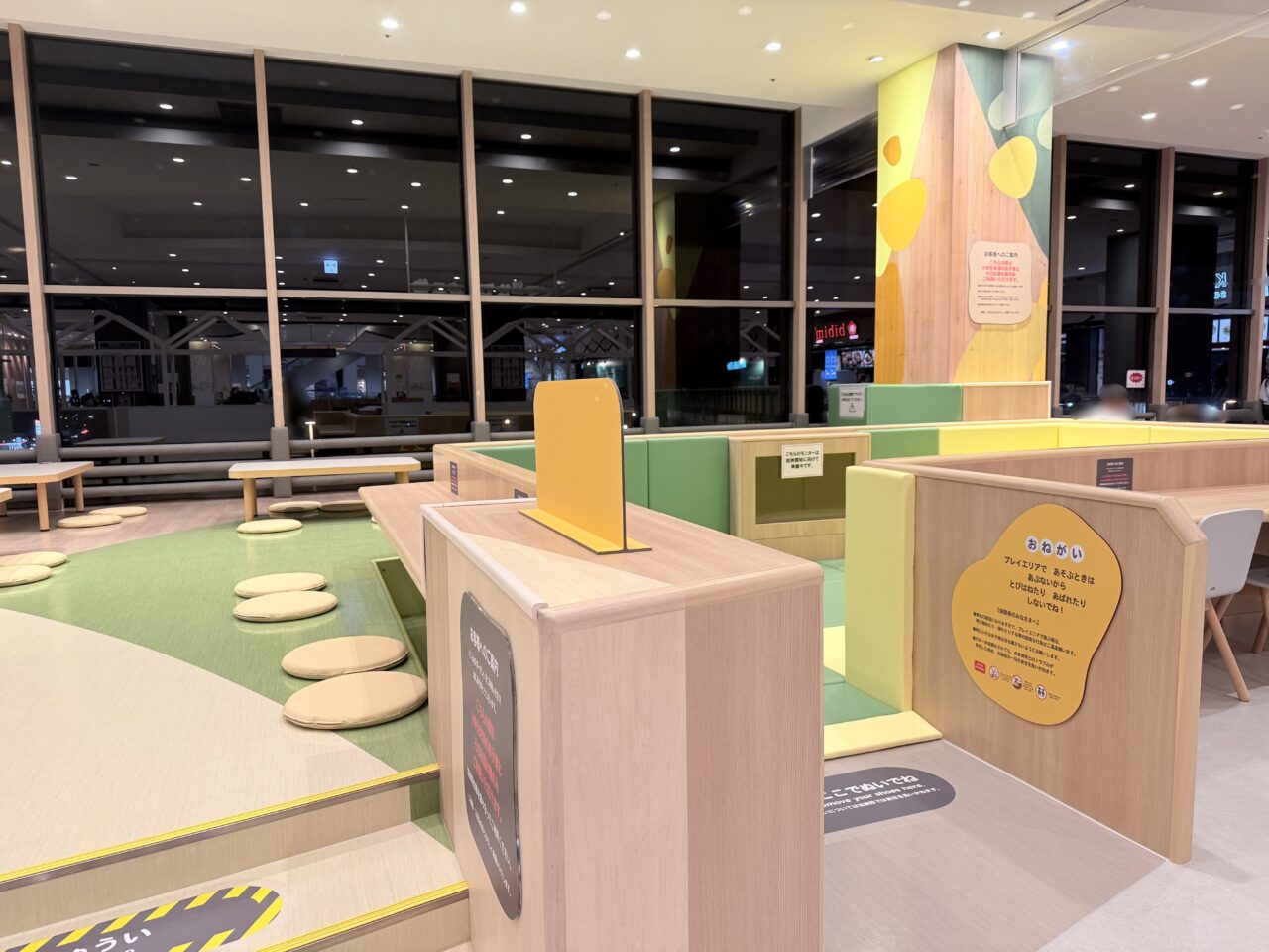 フードコートプレイエリア