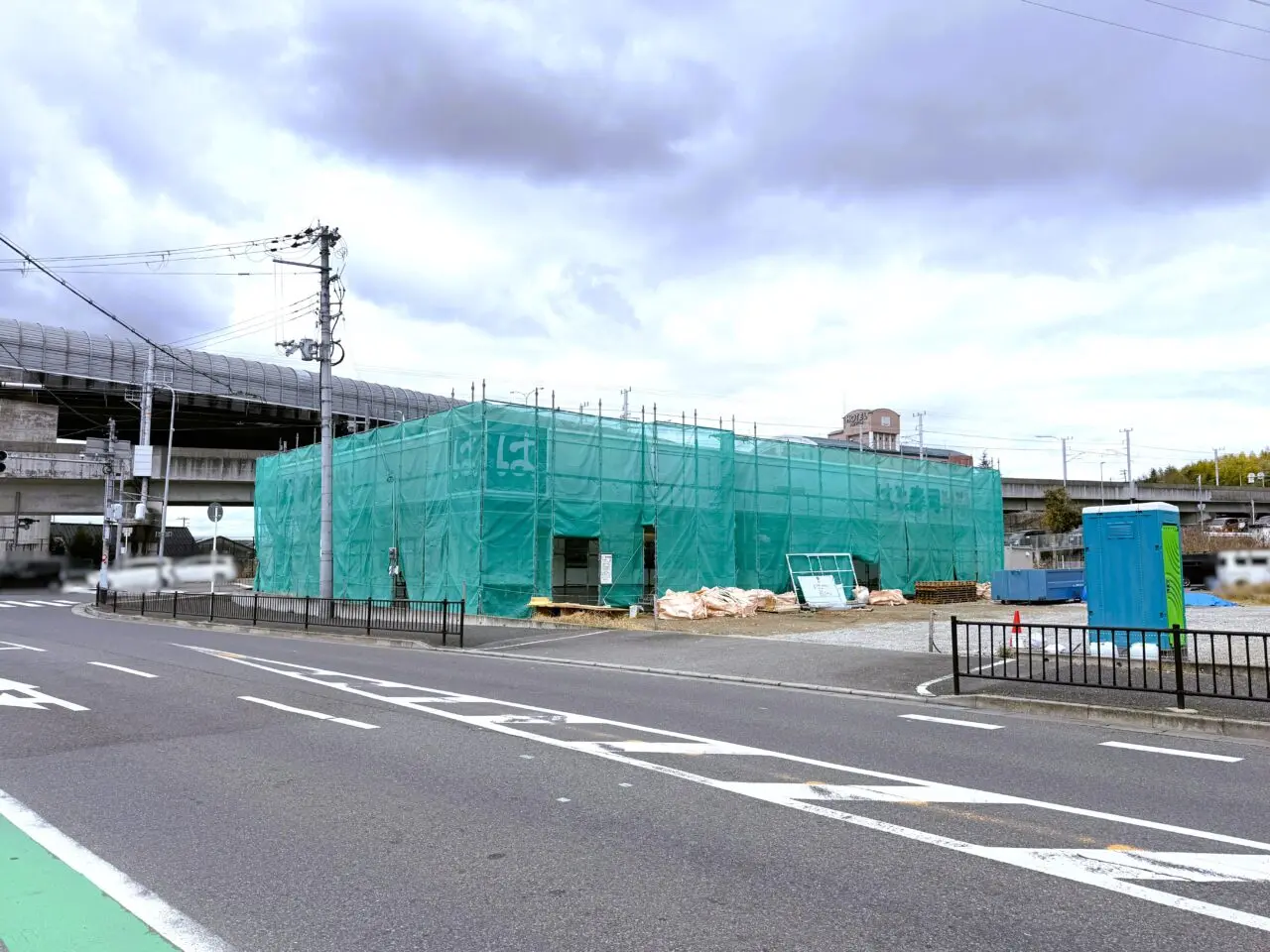 看板が取り付けられたはま寿司和泉室堂町店