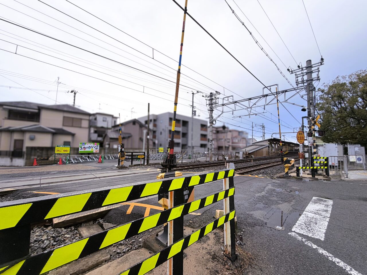 信太山駅前踏切