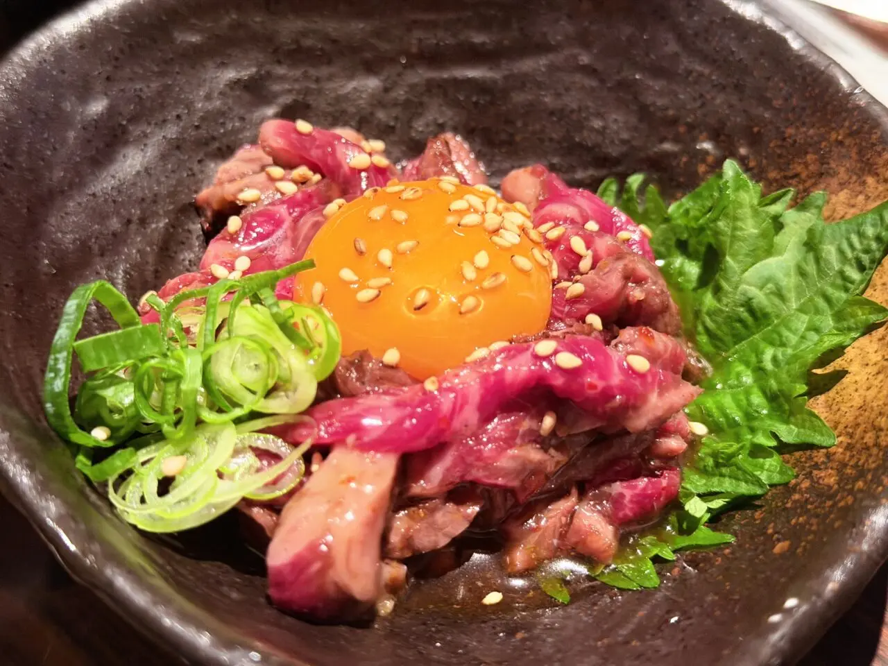 炙りユッケ