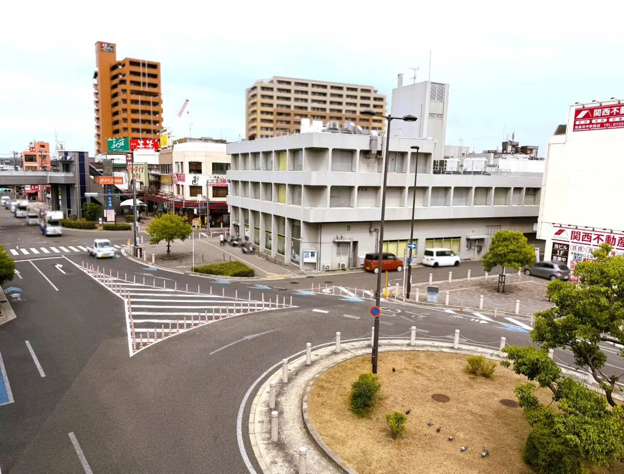 JR和泉府中駅前