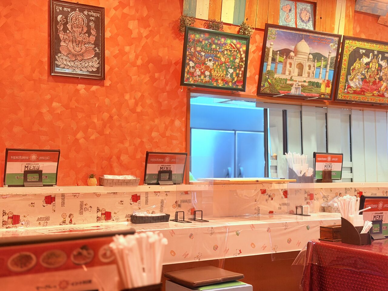 むがく庵の名残が感じられる店内