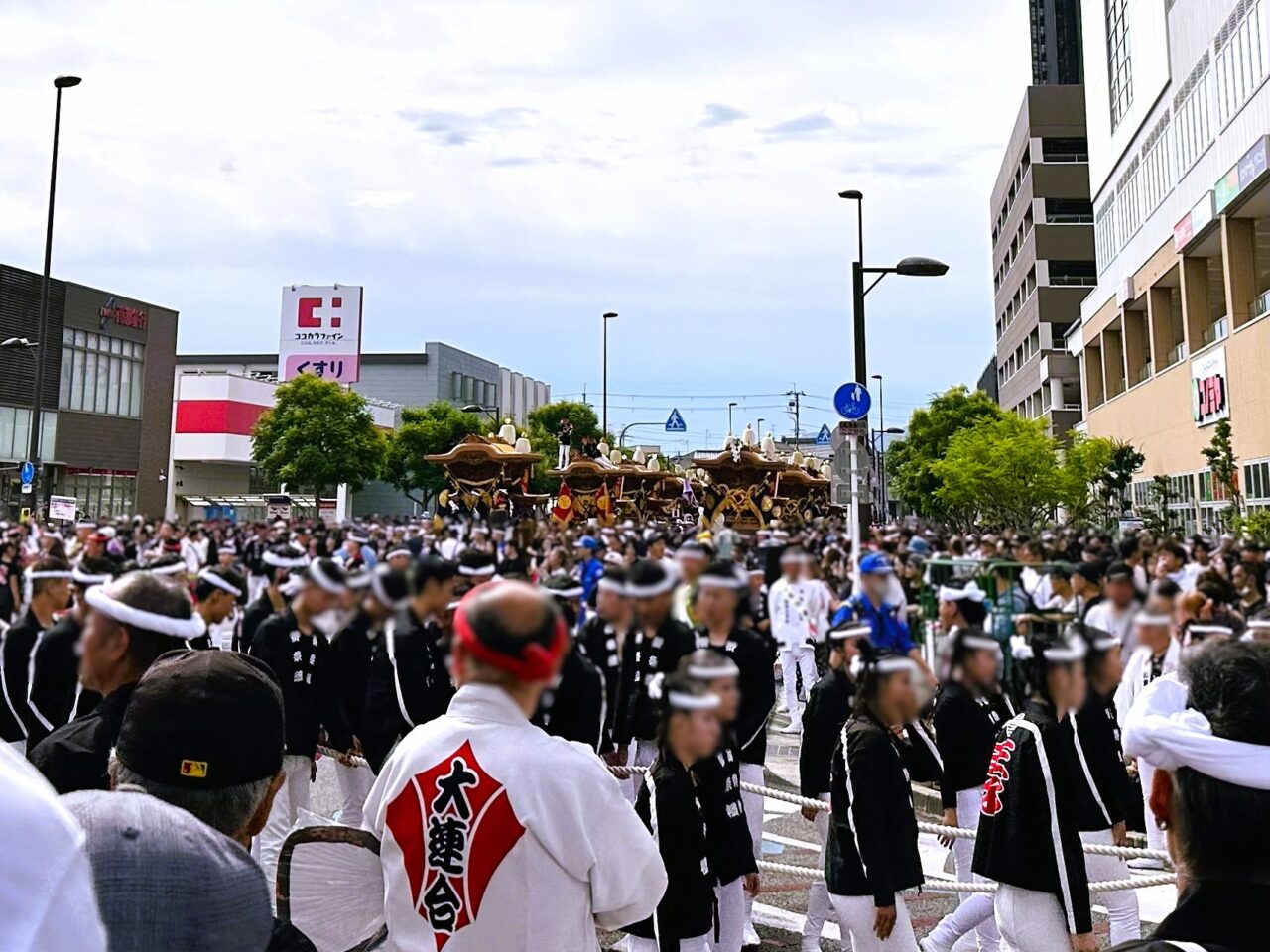 70周年記念だんじり曳行　フチュール前の大混雑