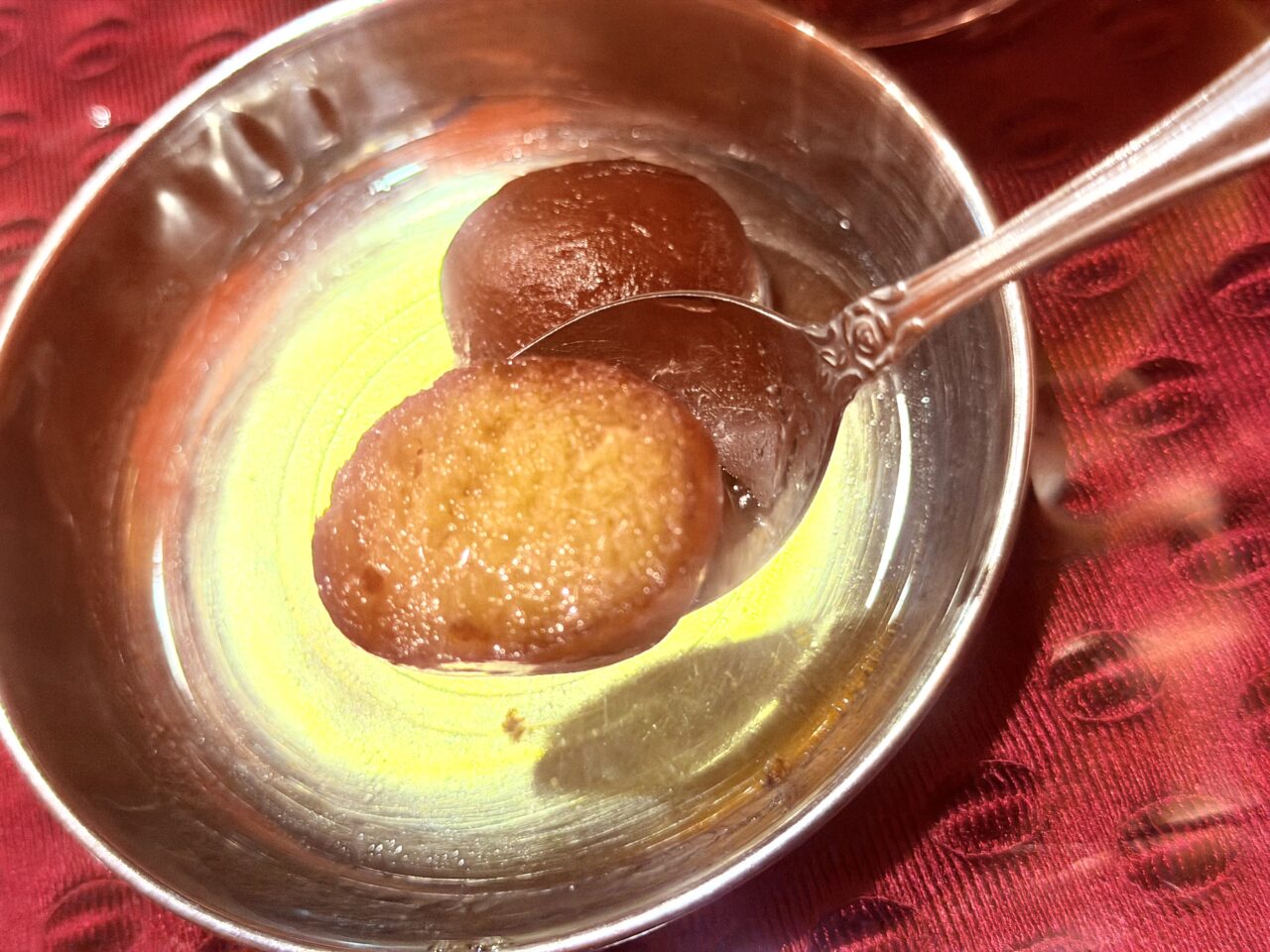 世界一甘いお菓子と言われるグラブジャムン