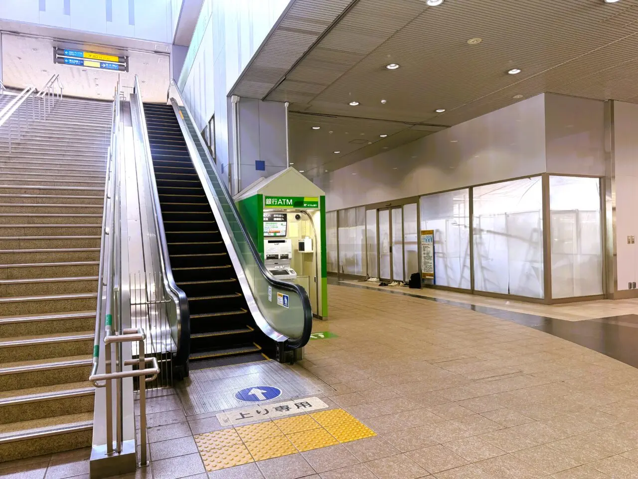 和泉中央駅構内