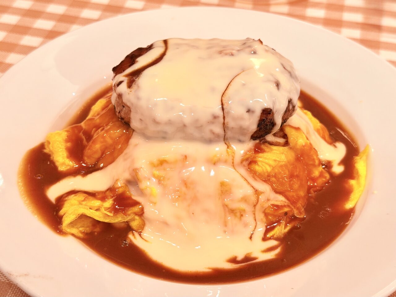 牛肉オムライス＆とろーりチーズハンバーグ
