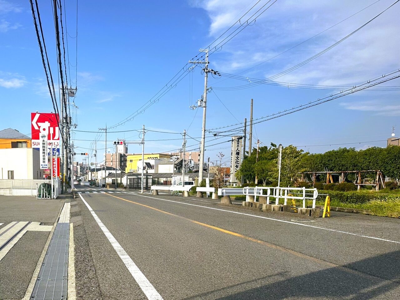 人権センター前にあるスギ薬局