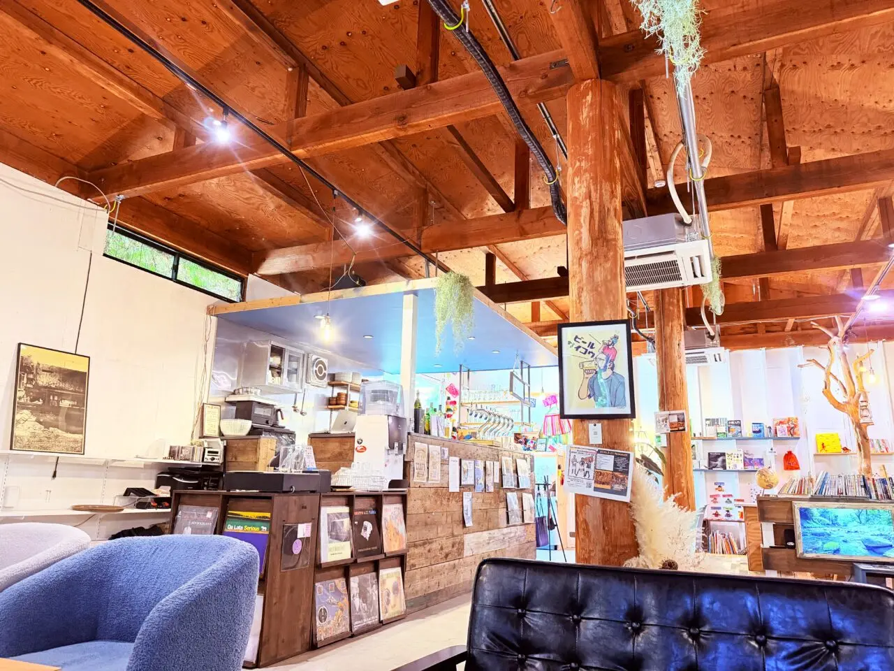 福瀬町にあるMOTTLE culture base　店内