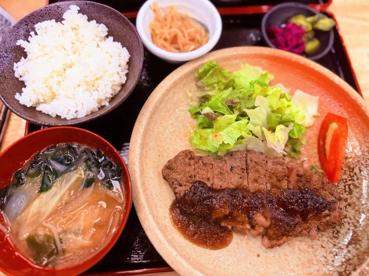 居酒屋満まるの「牛ステーキ定食」