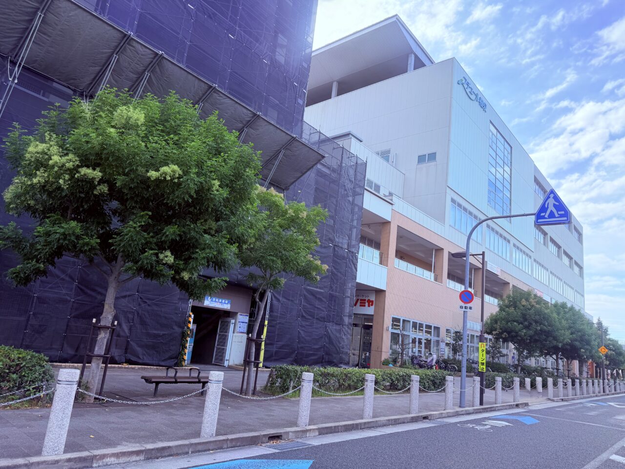 フチュール和泉 駐輪場入口