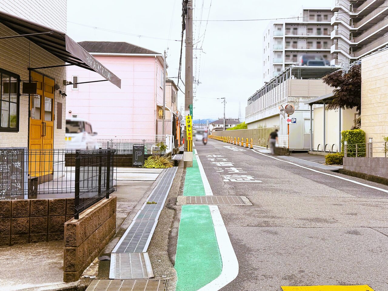 菓子工房 T.YOKOGAWA 和泉中央本店横の道路