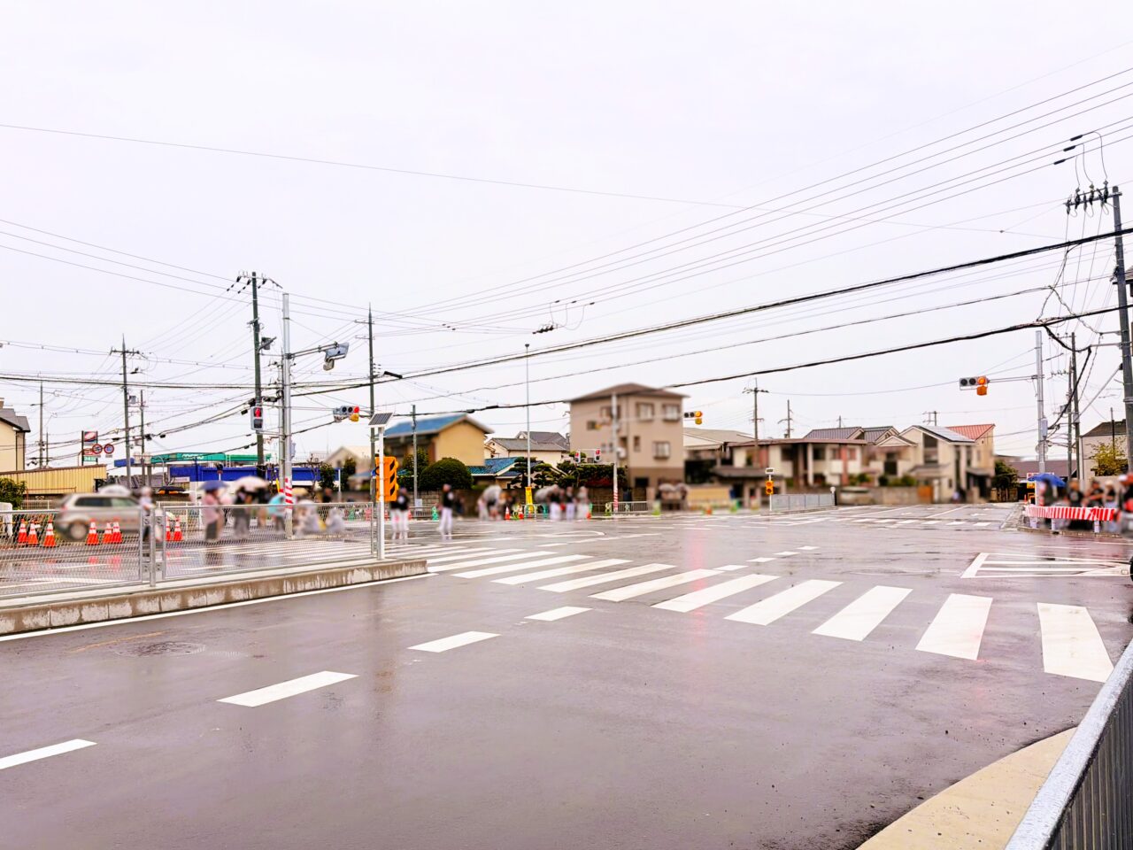 123和泉店前の交差点
