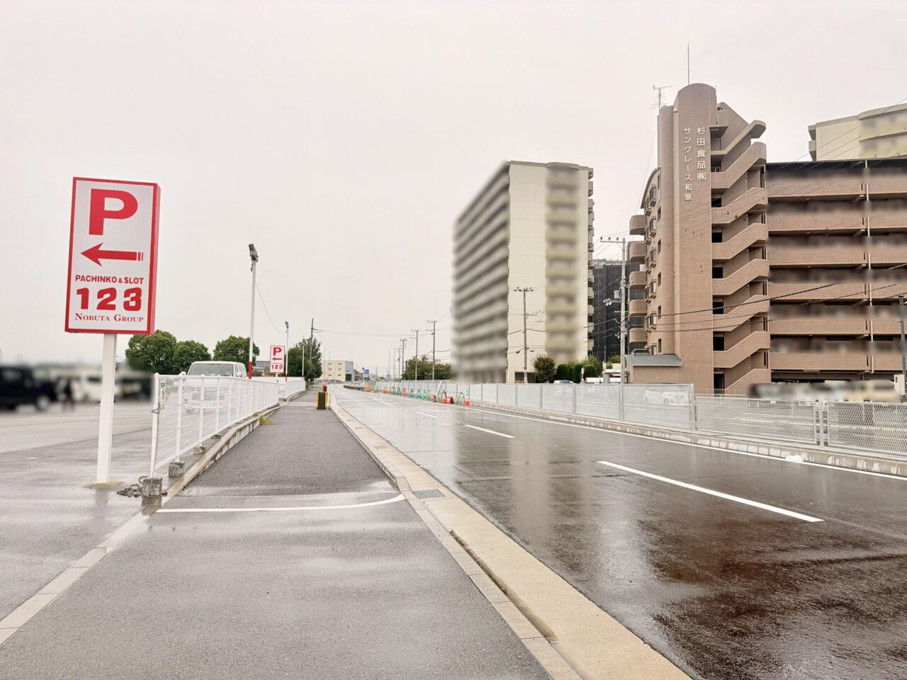 123和泉店前の道路